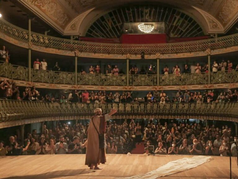 Bühnenshow nach dem Theaterstück "Der Prophet" von Khalil Gibran. (Brasilien)